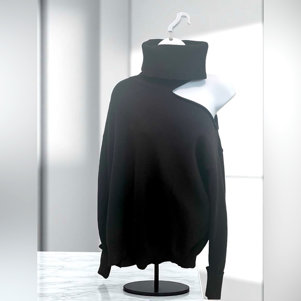 Women’s Cold Shoulder Black Turtleneck Sweater Cutout Long Sleeve Size S